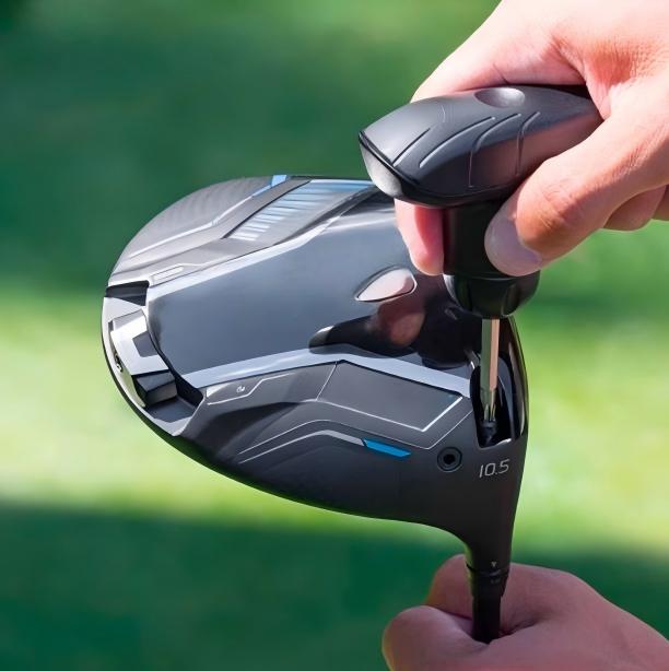 Titanium Golf Driver with Carbon Crown, Low CG & High MOI Design 2